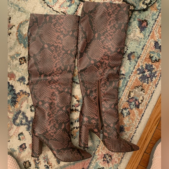 Guess snake print boots EUC - Picture 6 of 6
